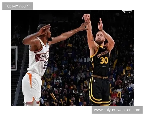 库里外线牵制力仍关键 勇士进攻空间依赖其投射 库里外线牵制力仍关键 勇士进攻空间依赖其投射